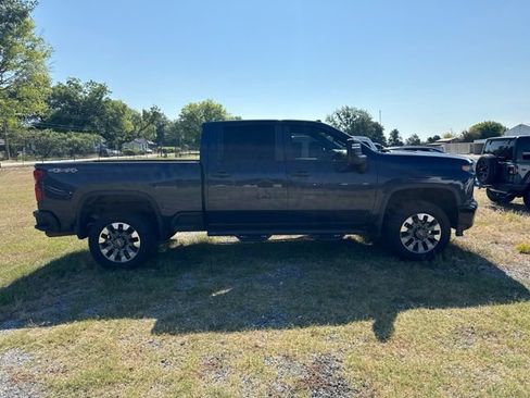 Used 2022 Chevrolet Silverado 2500 Custom w/ Custom Convenience Package AWD/4WD image 4