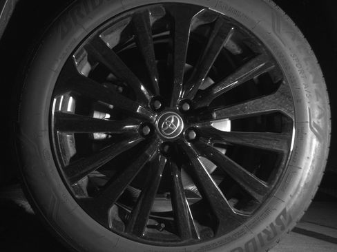 Used 2025 Toyota Highlander XSE image 12