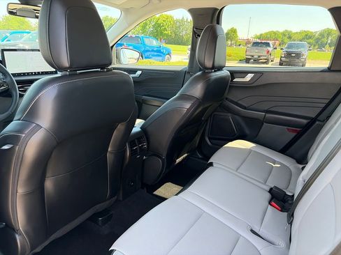 Used 2023 Ford Escape Platinum AWD/4WD image 27