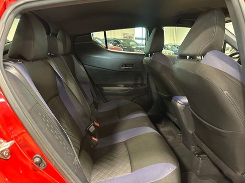 Used 2020 Toyota C-HR XLE FWD image 32