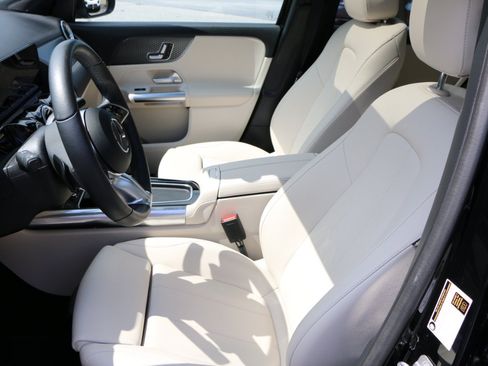 Used 2025 Mercedes-Benz GLA 250 4MATIC image 29