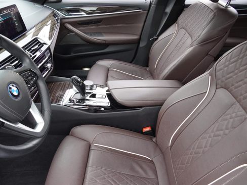 Used 2023 BMW 530e w/ Premium Package RWD image 12