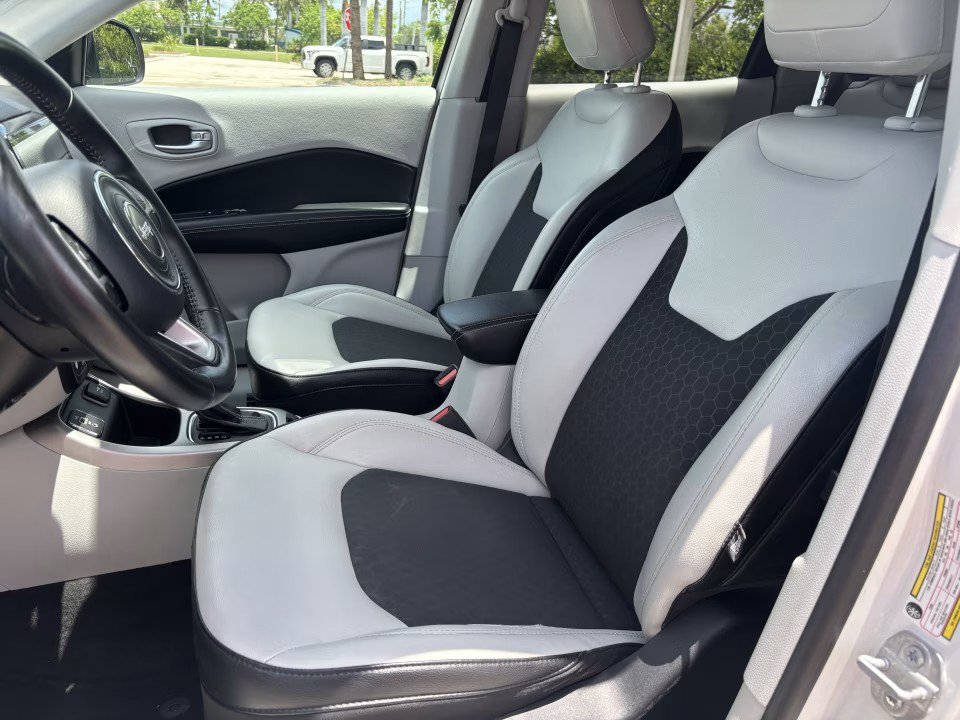 Used 2018 Jeep Compass Latitude w/ Popular Equipment Group FWD image 11