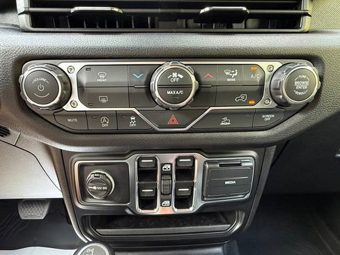 Used 2025 Jeep Wrangler Unlimited Sport image 26