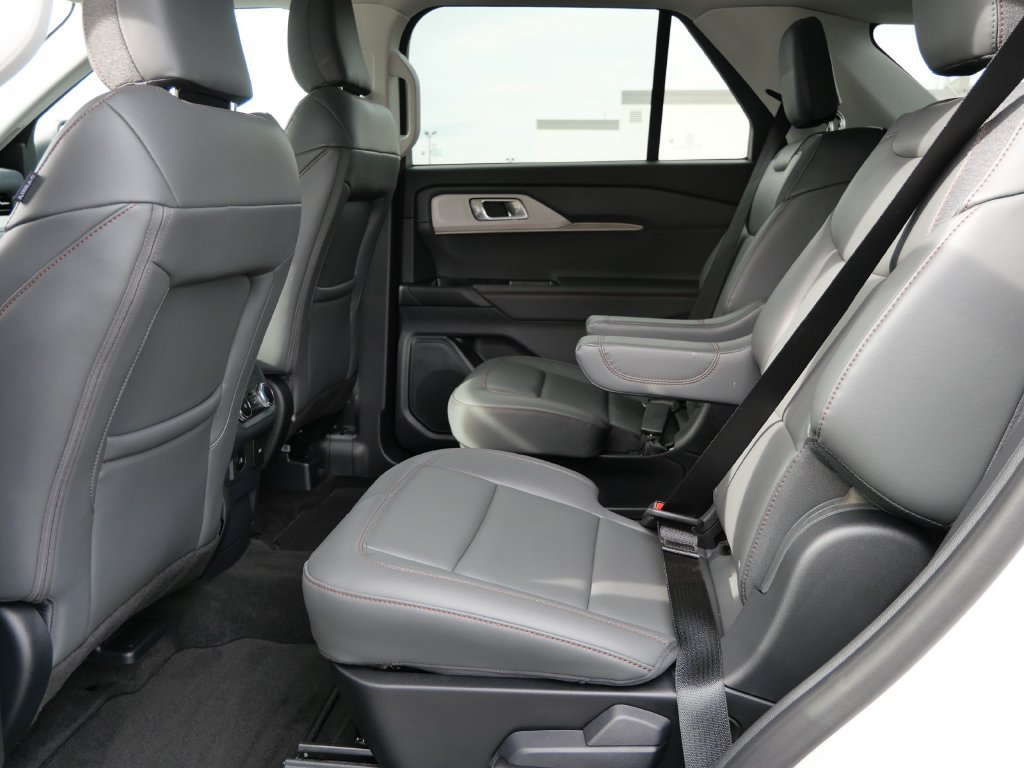Used 2026 Ford Explorer Active w/ Active Comfort Package AWD/4WD image 16