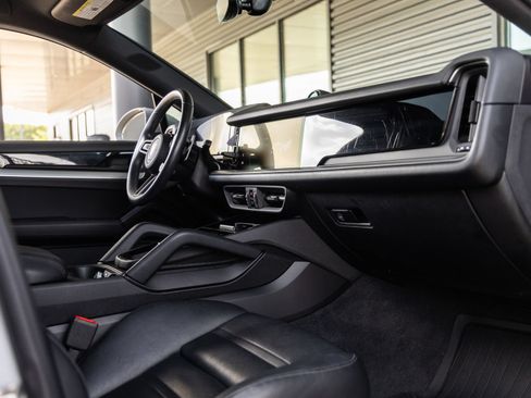 Certified 2024 Porsche Cayenne Coupe AWD/4WD image 43