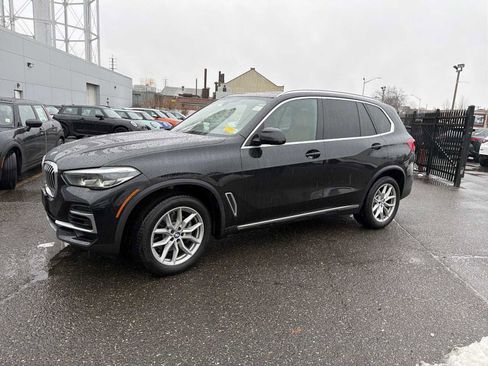 Used 2022 BMW X5 xDrive40i w/ Climate Comfort Package image 3