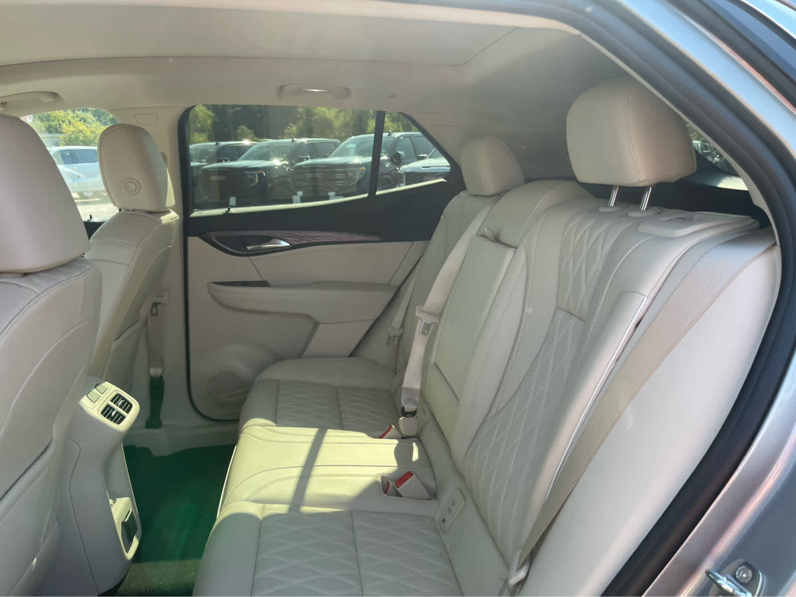 Used 2023 Buick Envision Avenir AWD/4WD image 21