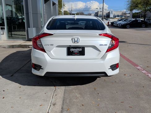 Used 2016 Honda Civic Touring image 9