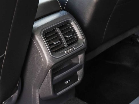 Used 2022 Volkswagen Taos SEL w/ Panoramic Sunroof Package image 19