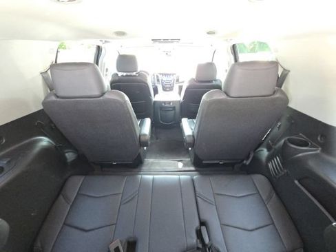 Used 2020 Cadillac Escalade Luxury RWD image 13