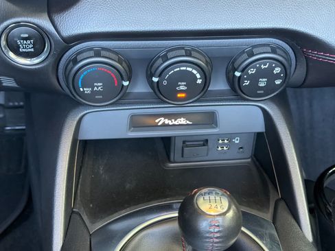 Used 2016 MAZDA MX-5 Miata Club RWD image 18
