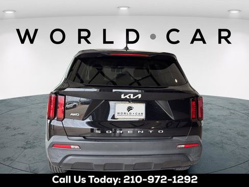 Used 2022 Kia Sorento LX FWD image 14