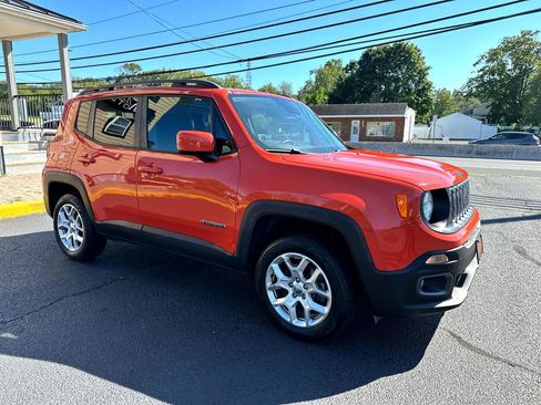 Used 2017 Jeep Renegade Latitude w/ Safety & Security Group AWD/4WD image 27