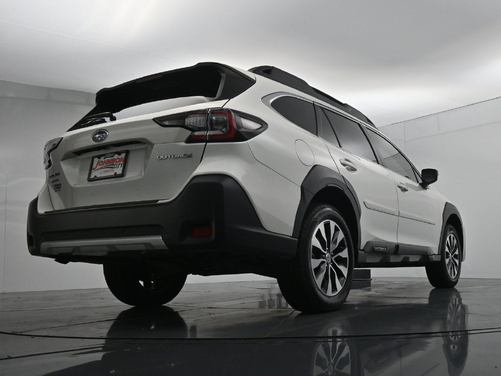 Used 2025 Subaru Outback Limited AWD/4WD image 39