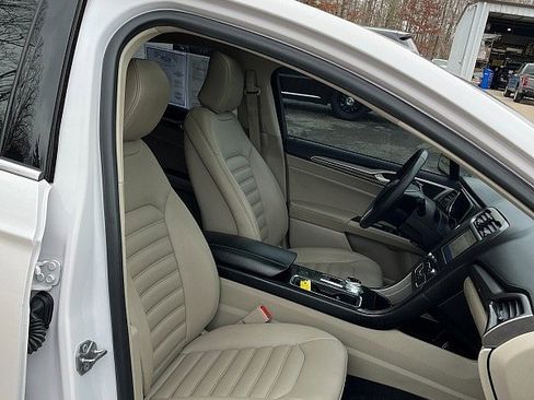 Used 2020 Ford Fusion SEL image 10