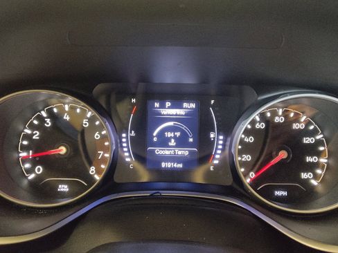 Used 2021 Jeep Compass Latitude FWD image 23