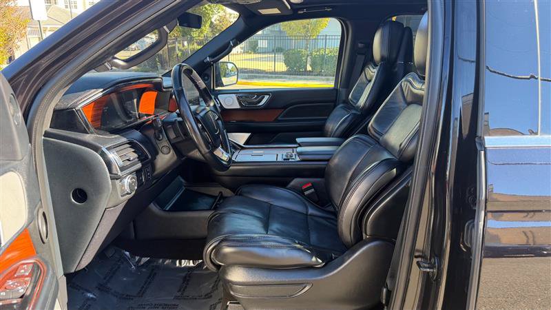 Used 2019 Lincoln Navigator L Reserve w/ Cargo Package AWD/4WD image 24