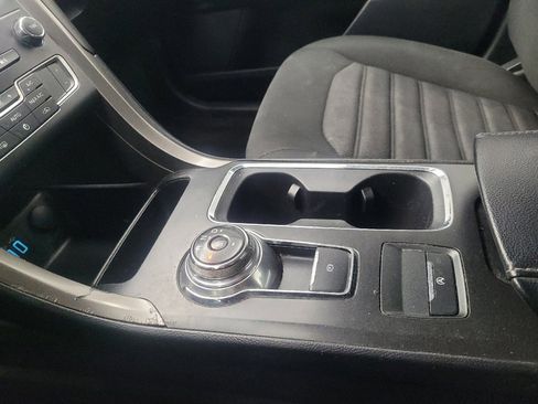 Used 2019 Ford Fusion SE image 26