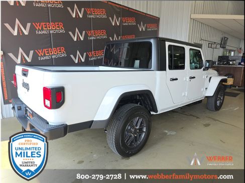 New 2026 Jeep Gladiator Sport AWD/4WD image 4