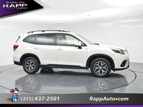 Used 2023 Subaru Forester Premium AWD/4WD image 3