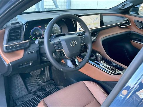 Used 2025 Toyota Crown Signia Limited image 18