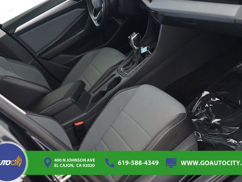 Used 2025 Volkswagen Jetta SE FWD image 8