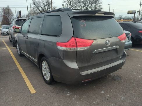 Used 2014 Toyota Sienna Limited image 4