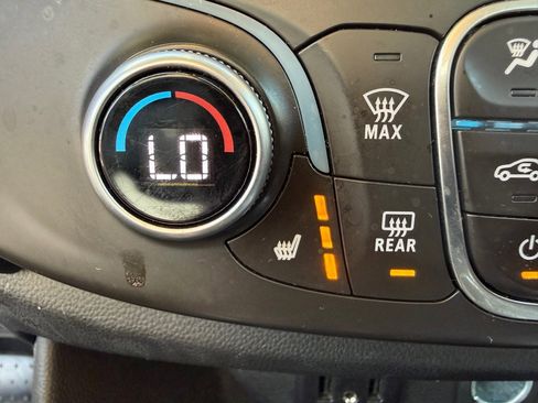Used 2018 Chevrolet Traverse LT FWD image 23