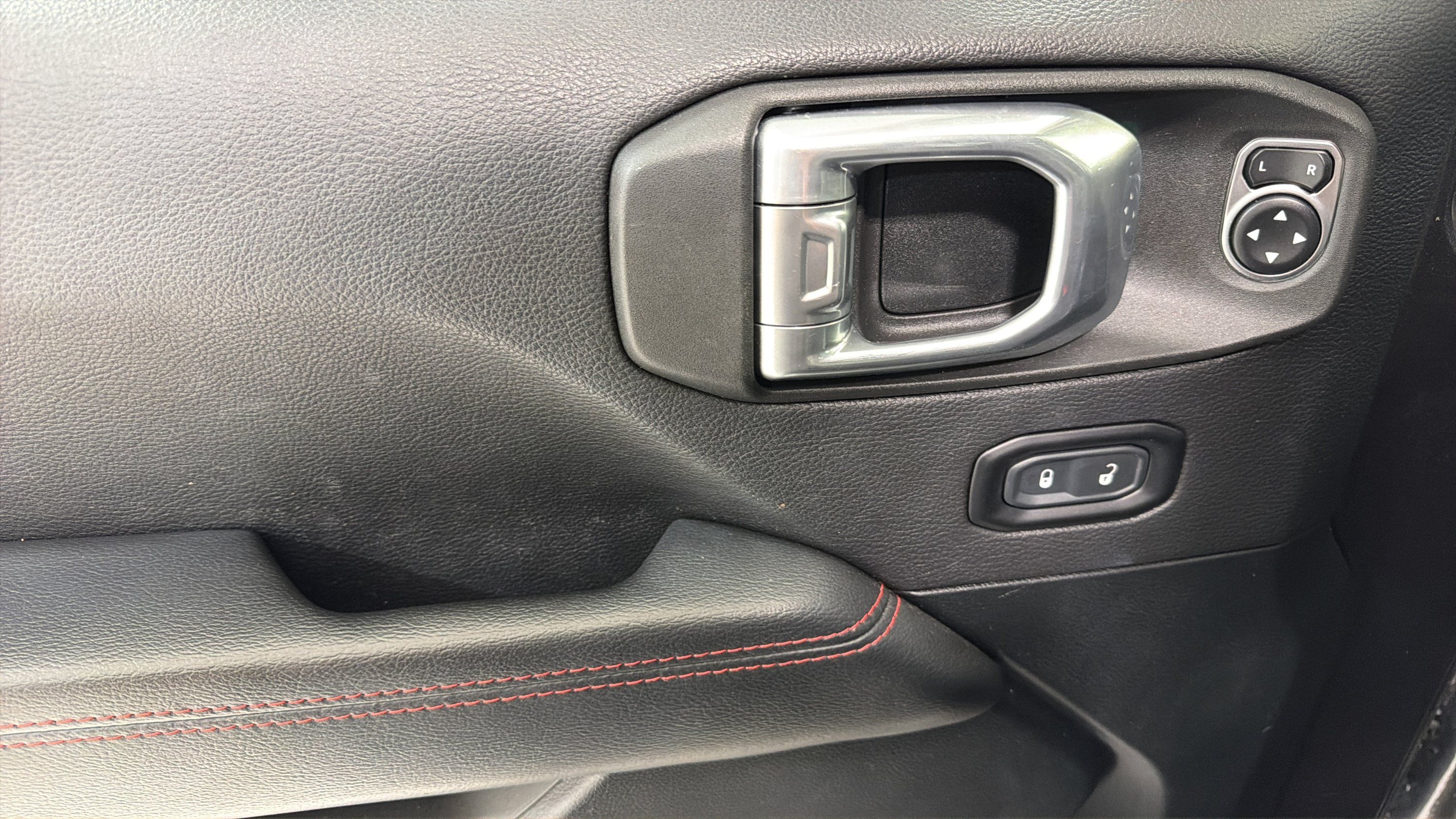 Used 2021 Jeep Wrangler Unlimited Rubicon AWD/4WD image 11