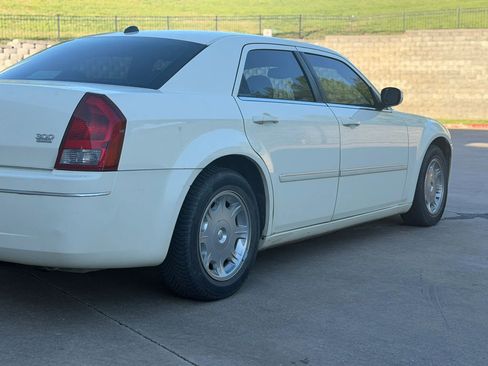 Used 2006 Chrysler 300 Touring RWD image 7
