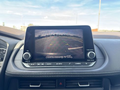 Used 2023 Nissan Rogue SV AWD/4WD image 16