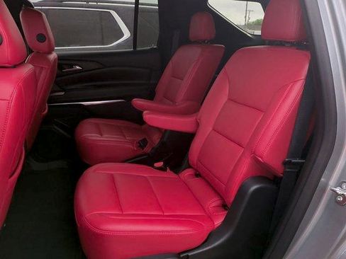 Used 2025 Chevrolet Traverse LT w/ Midnight/Sport Edition image 23