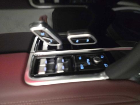 New 2025 Land Rover Range Rover SE image 21