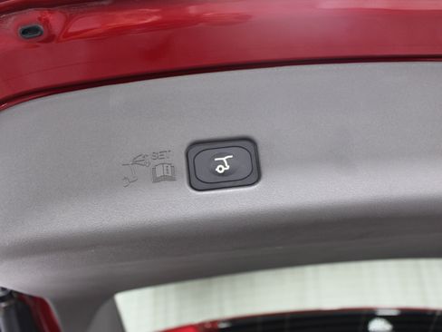 Used 2025 Lincoln Nautilus Premier AWD/4WD image 23