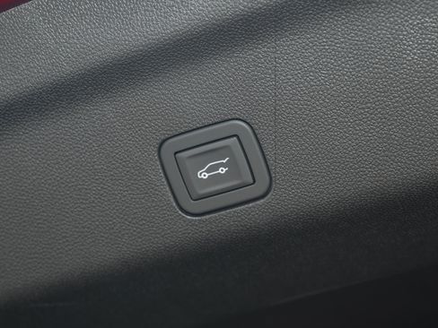 New 2025 Chevrolet Suburban Premier image 43