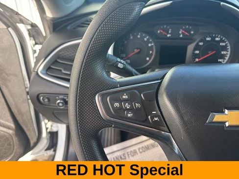 Used 2024 Chevrolet Malibu LT image 17