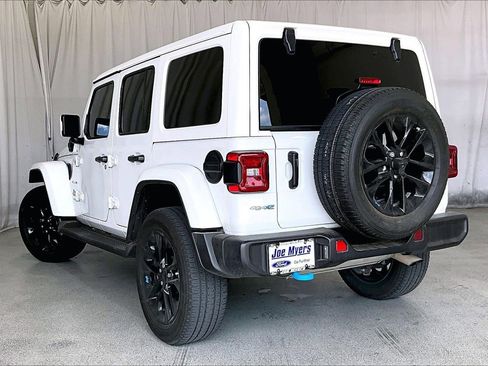 Used 2022 Jeep Wrangler Unlimited Sahara AWD/4WD image 5