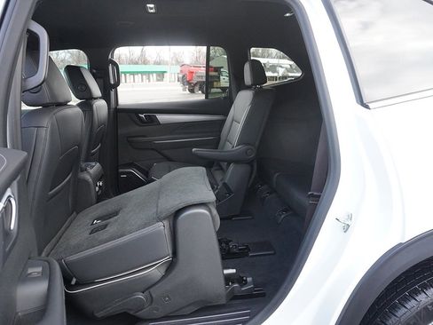 Used 2025 Buick Enclave Preferred w/ Power Package image 43