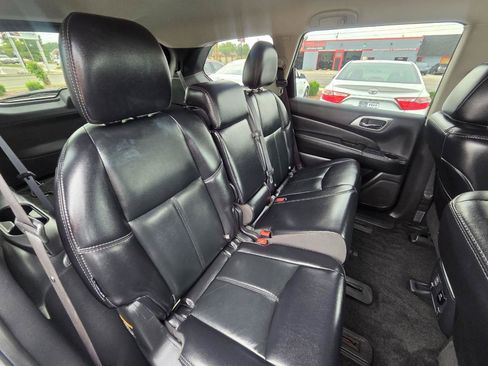 Used 2018 Nissan Pathfinder SL FWD image 17