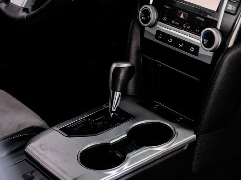 Used 2014 Toyota Camry SE w/ Leather Package image 22