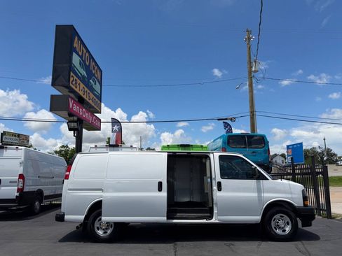 Used 2020 Chevrolet Express 3500 Extended w/ Driver Convenience Package RWD image 5