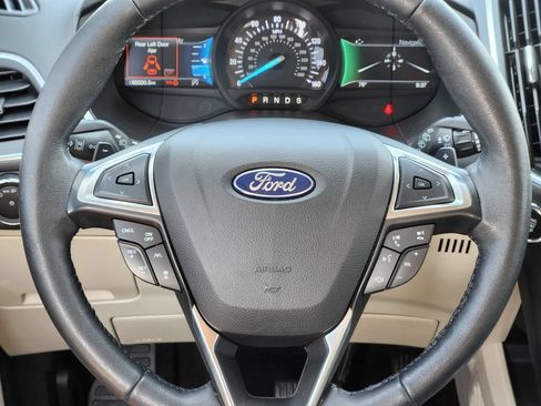 Used 2020 Ford Edge Titanium w/ Equipment Group 301A AWD/4WD image 18