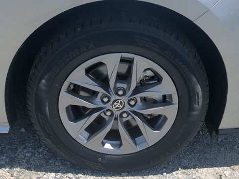 Used 2021 Toyota Sienna XLE FWD image 12