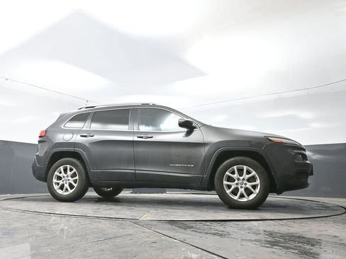 Used 2015 Jeep Cherokee Latitude w/ Cold Weather Group image 24
