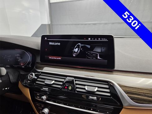 Used 2021 BMW 530i w/ Premium Package image 17