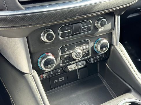 Used 2023 GMC Yukon SLT image 34