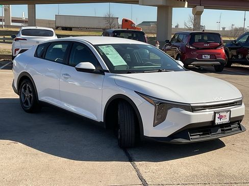 Used 2025 Kia K4 LXS image 4