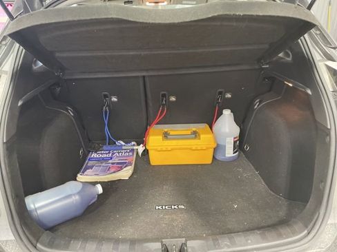 Used 2018 Nissan Kicks SR image 9