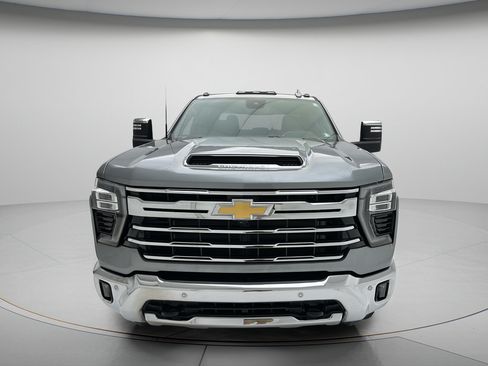 Used 2025 Chevrolet Silverado 2500 LTZ w/ LTZ Plus Package AWD/4WD image 3